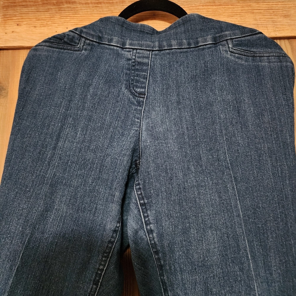 2/15 Alia 16W short pull on jeans